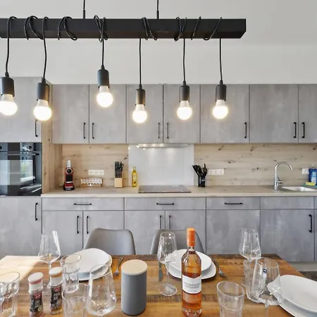 Infinity Kaiser Wilhelm Bruecke *